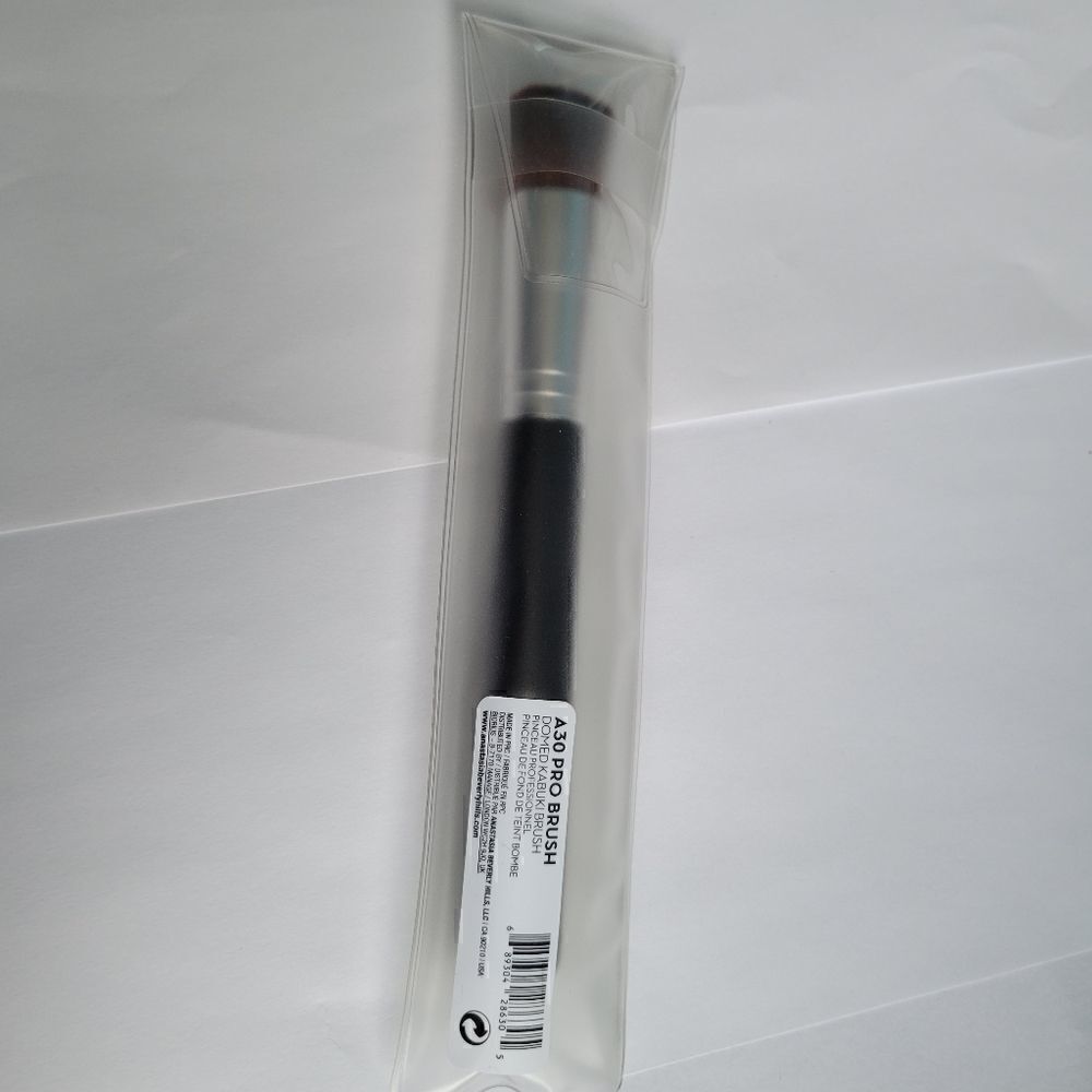 Anastasia Beverly Hills A30 Pro Brush Domed Kabuki Brush - Picture 2 of 6